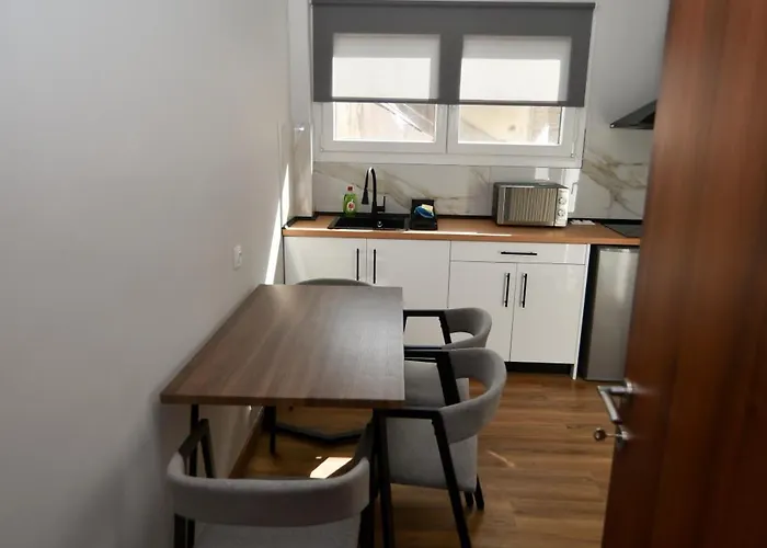 Black And White 2 * סלוניקי